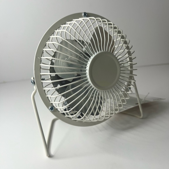 Target Bullseye Off-White USB Desk Fan - Picture 2 of 4